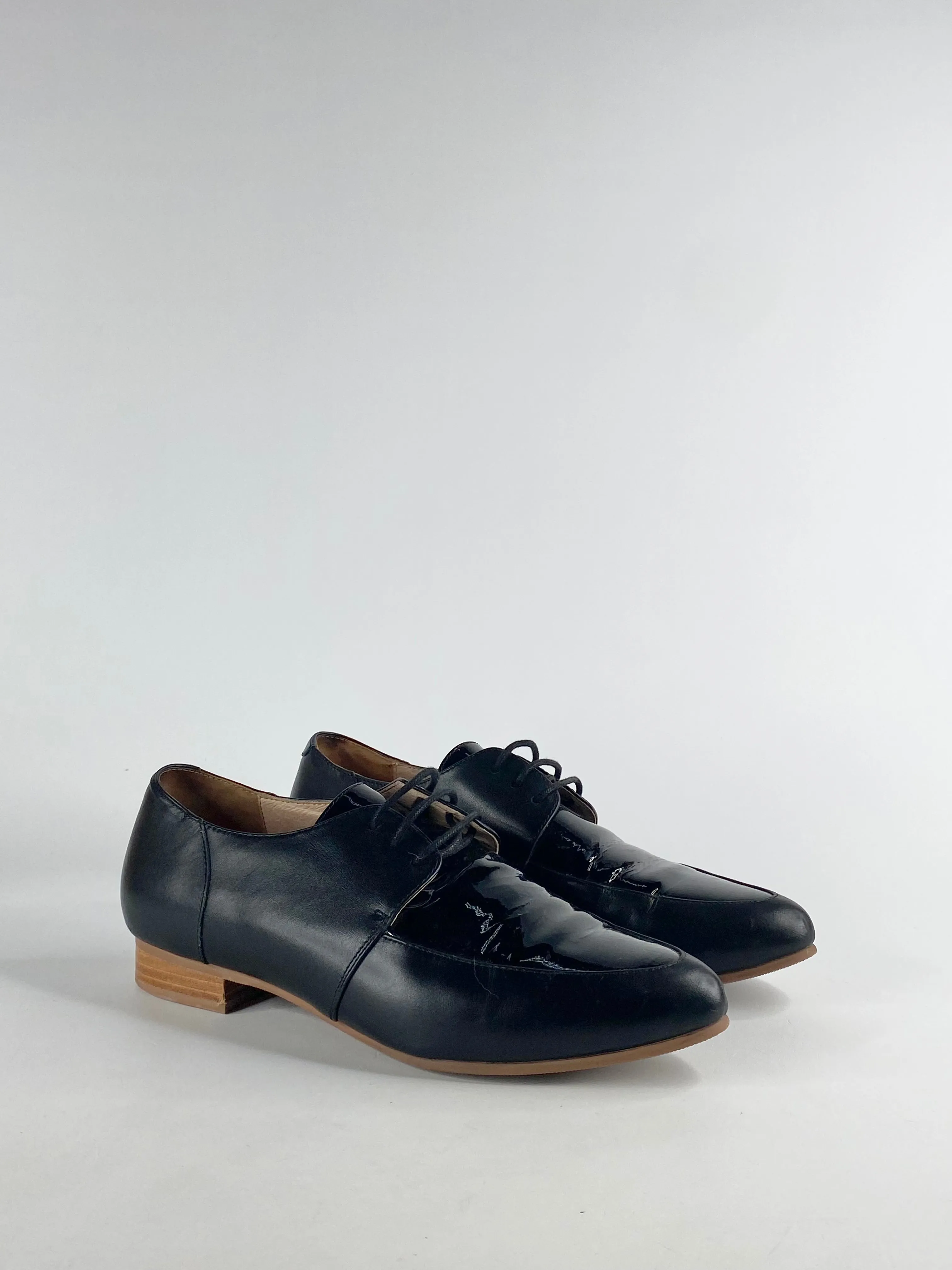 Bared Leather & Patent Leather Contrast Derby Shoes - EU40