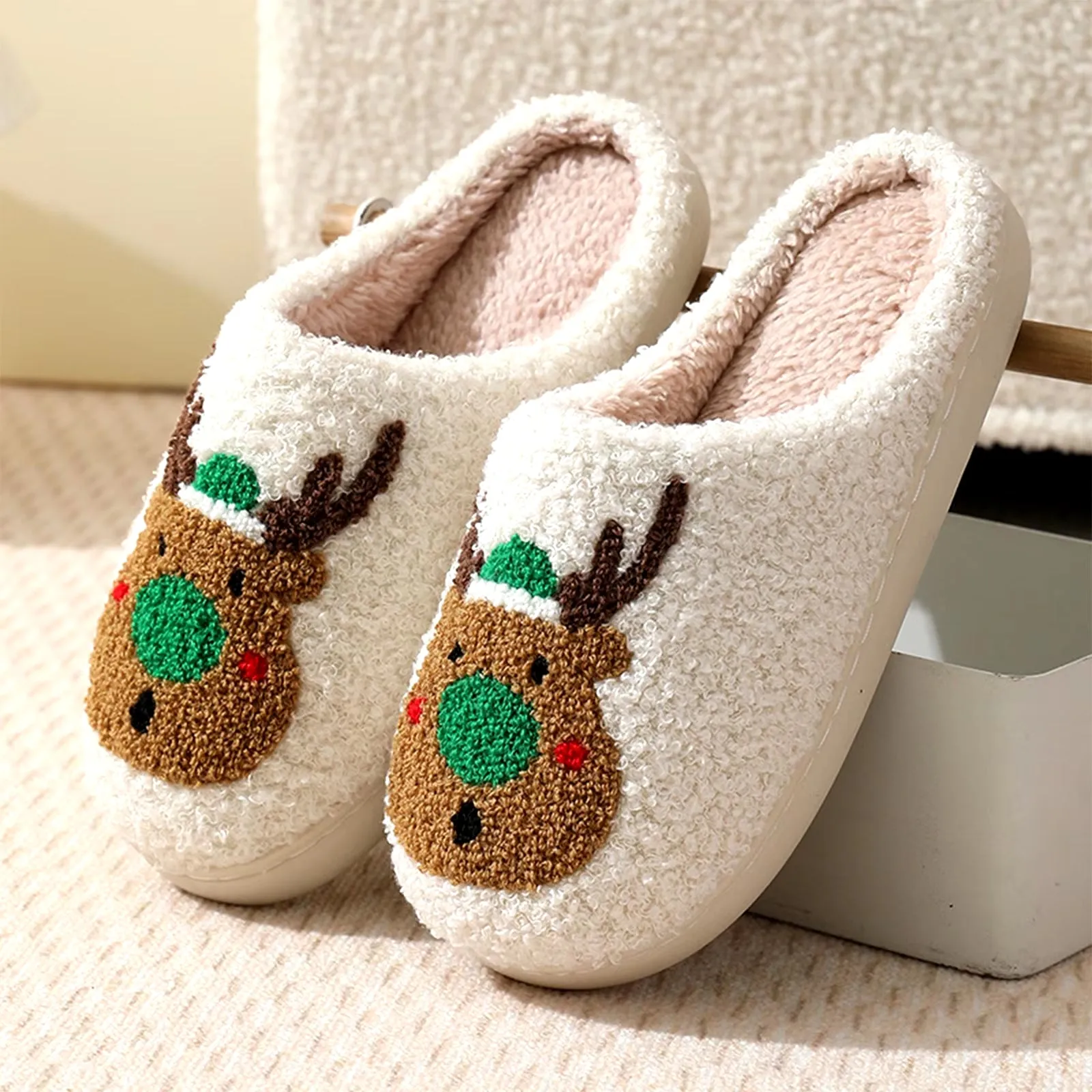 Christmas Slippers for Women Men Soft Plush Fuzzy Winter Holiday Slipper Retro Slippers Comfy Bedroom Christmas Slippers Outdoor