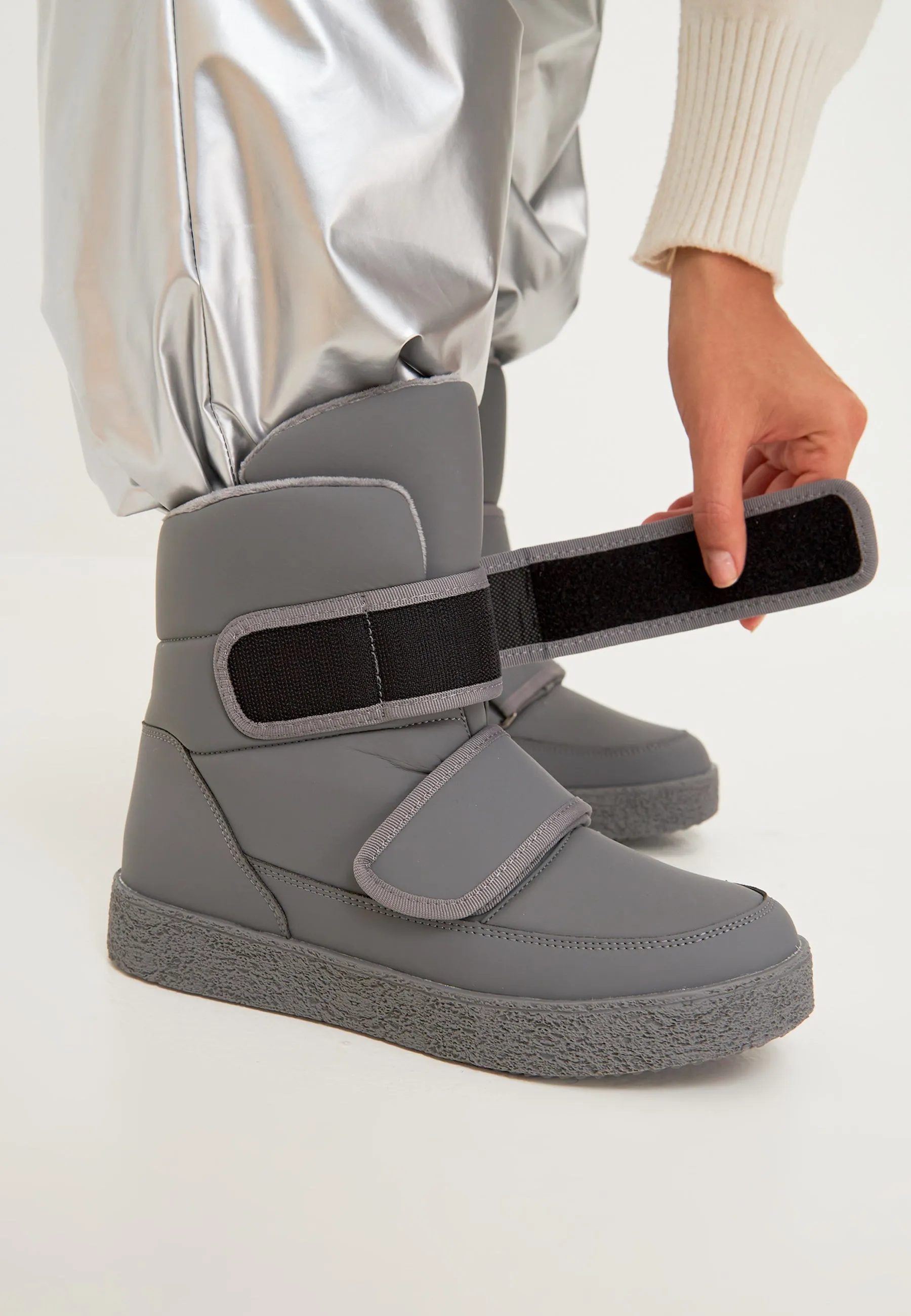 High-Top Winter Boots with Velcro Straps - Grey