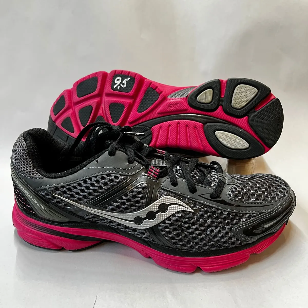 SAUCONY Women's Grid •Mirage• Running Shoe Black/Pink - Preowned